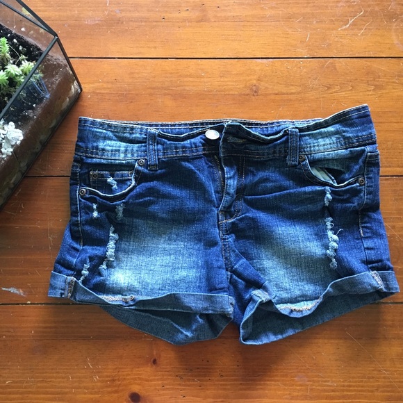 Bluenotes Low-Rise Shorts, Size 28 - Picture 1 of 5